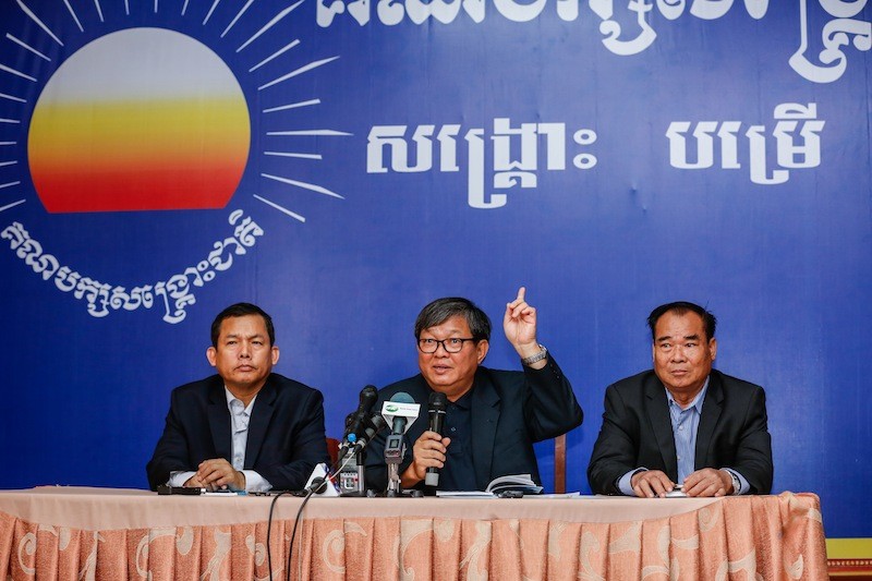 CNRP lawmaker Son Chhay speaks during a press conference at the party’s headquarters in Phnom Penh in April. (Siv Channa/The Cambodia Daily) 