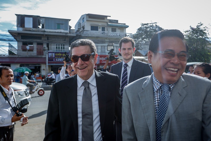 Alan Doss, executive director of the Kofi Annan Foundation, enters a meeting at the CNRP's Phnom Penh headquarters on Monday. (Siv Channa/The Cambodia Daily)