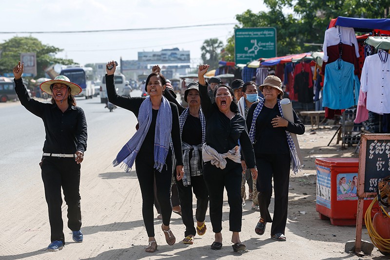 Activists march along National Road 3 in Phnom Penh on Monday as part of the fourth 'Black Monday' protest. (Siv Channa/The Cambodia Daily)