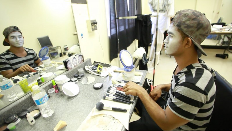Nem Sopha puts on stage makeup before a show. (Joel Gershon)