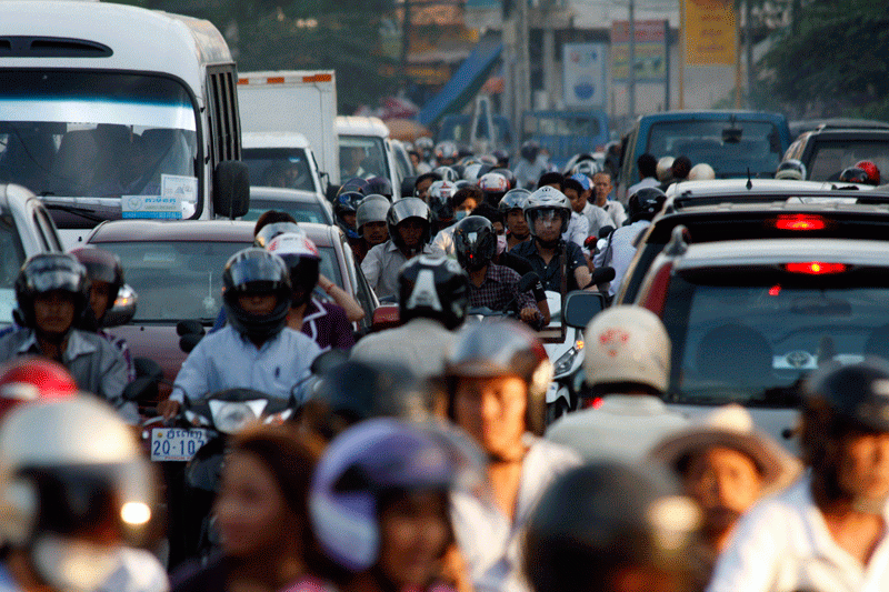 Traffic in Phnom Penh earlier this year. (Siv Channa/The Cambodia Daily)