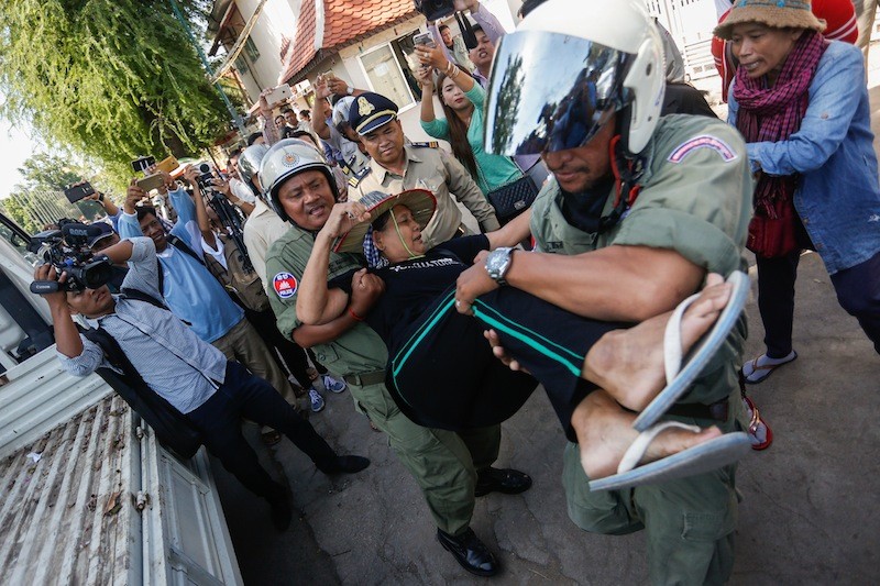 No Bail for Adhoc Staffers, Election Official 2 Police arrest protester Sar Sorn outside the Appeal Court in Phnom Penh on Monday. (Siv Channa/The Cambodia Daily)