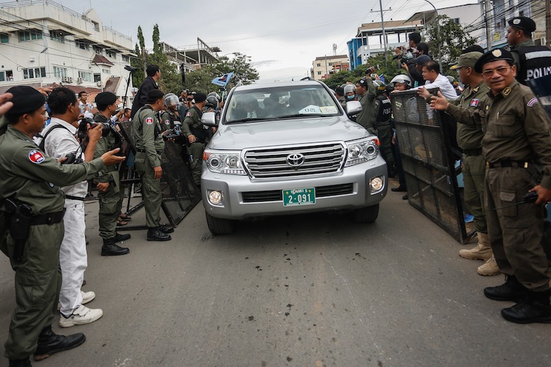 CNRP lawmakers leave the party's headquarters in a National Assembly-issued SUV on their way to deliver a petition to the Royal Palace on May 30. (Siv Channa/The Cambodia Daily)