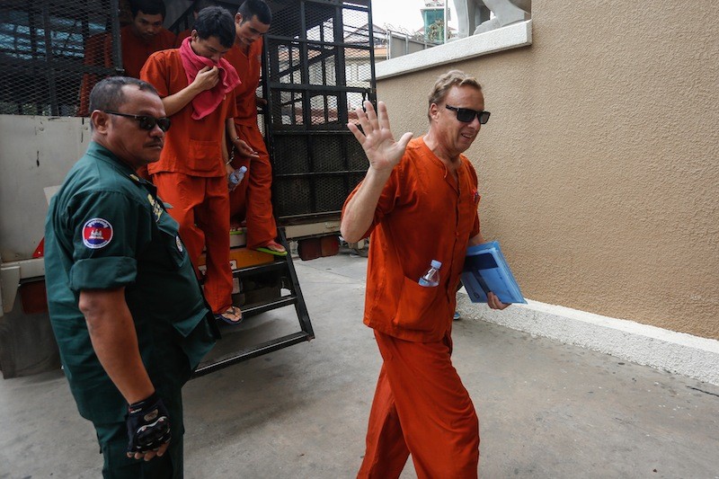 Brian Naswall arrives at the Phnom Penh Municipal Court on Tuesday ahead of his sentencing. (Siv Channa/ The Cambodia Daily)
