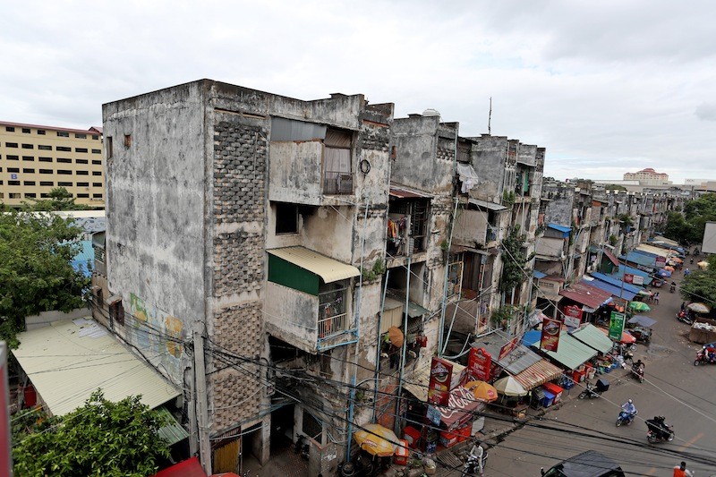 Phnom Penh's White Building in September 2014 (Siv Channa/The Cambodia Daily)