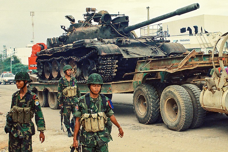 CPP forces walk down Russian Federation Boulevard near the Royal University of Phnom Penh on July 6, 1997. (Saing Soenthrith/The Cambodia Daily) 