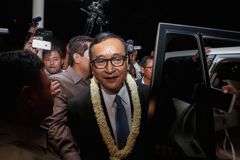 Opposition leader Sam Rainsy at Phnom Penh International Airport in November, shortly before going into exile in France (Siv Channa/The Cambodia Daily)