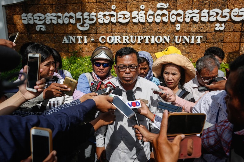 Thma Koul resident Keo Sovann speaks to reporters outside the Anti-Corruption Unit's headquarters in Phnom Penh on Wednesday. (Siv Channa/The Cambodia Daily) 