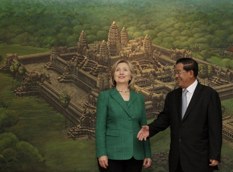 Prime Minister Hun Sen meets with Hilary Clinton in Cambodia in 2010. (Reuters)