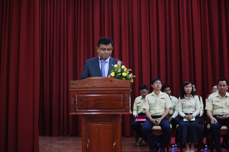 Education Minister Hang Chuon Naron addresses volunteer exam monitors at the Institute of Technology in Phnom Penh in August 2015. (Jens Welding Ollgaard/The Cambodia Daily)