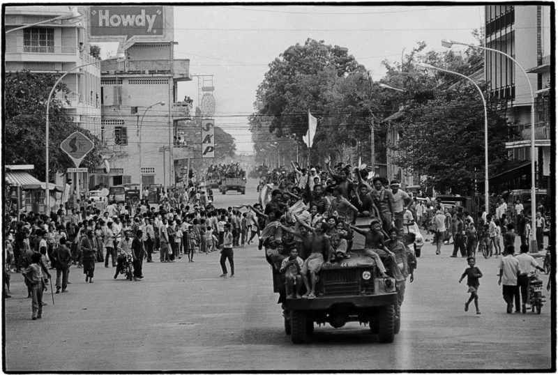 Residents of Phnom Penh cheer arriving Khmer Rouge soldiers on April 17, 1975. (Roland Neveu)