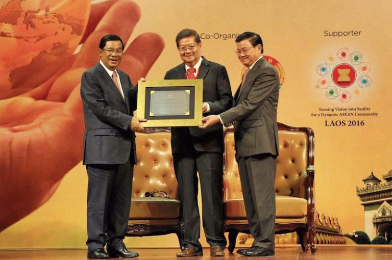 Hun Sen Receives Lifetime Achievement Award