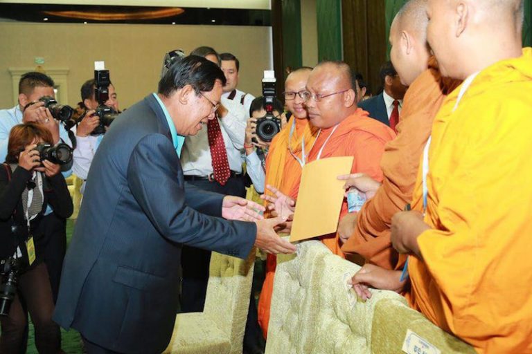 At Environmental Forum, Hun Sen Spreads the Blame