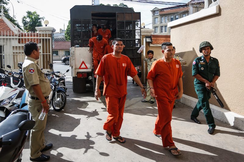 Former bodyguards of Thong Sarath arrive at the Phnom Penh Municipal Court on Monday. (Siv Channa/The Cambodia Daily)