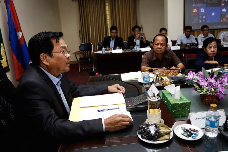 Labor Minister Ith Sam Heng speaks at a meeting to set the new minimum wage for Cambodia’s garment sector in Phnom Penh on Thursday. (Siv Channa/The Cambodia Daily)