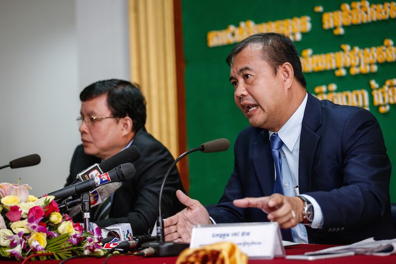 Kao Thach, director-general of the Rural Development Bank, speaks during a press conference at its headquarters in Phnom Penh on Monday. (Siv Channa/The Cambodia Daily) 