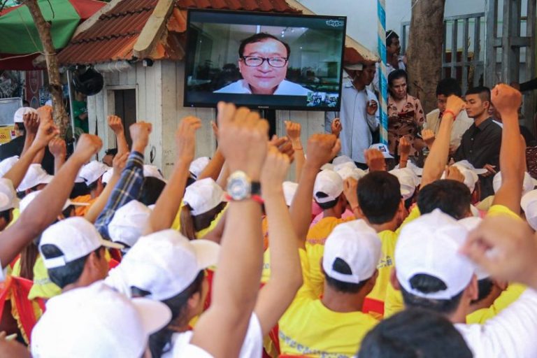 No Prisoner Talks While Rainsy Bites, CPP Says