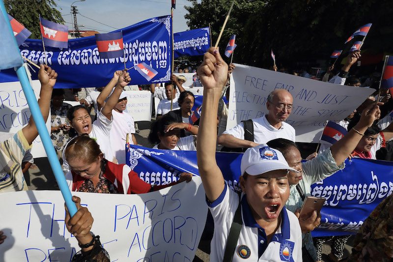 CNRP supporters rally in front of the party’s Phnom Penh headquarters on Sunday to mark the 25th anniversary of the Paris Peace Agreements. (Satoshi Takahashi)
