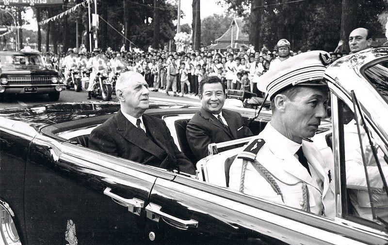 Prince Norodom Sihanouk and French President Charles de Gaulle ride on the streets of Phnom Penh in September 1966. (Julio Jeldres Collection)