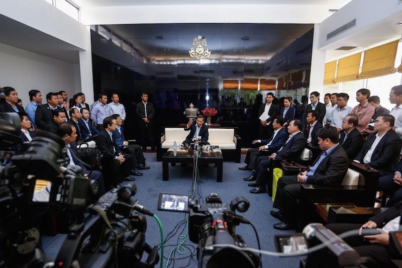 Hun Manet speaks at a press conference at Phnom Penh International Airport on Wednesday. (Siv Channa/The Cambodia Daily) 