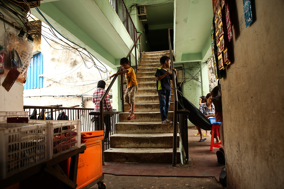 Children play on a stairwell in Phnom Penh’s White Building. (Hannah Hawkins/The Cambodia Daily)