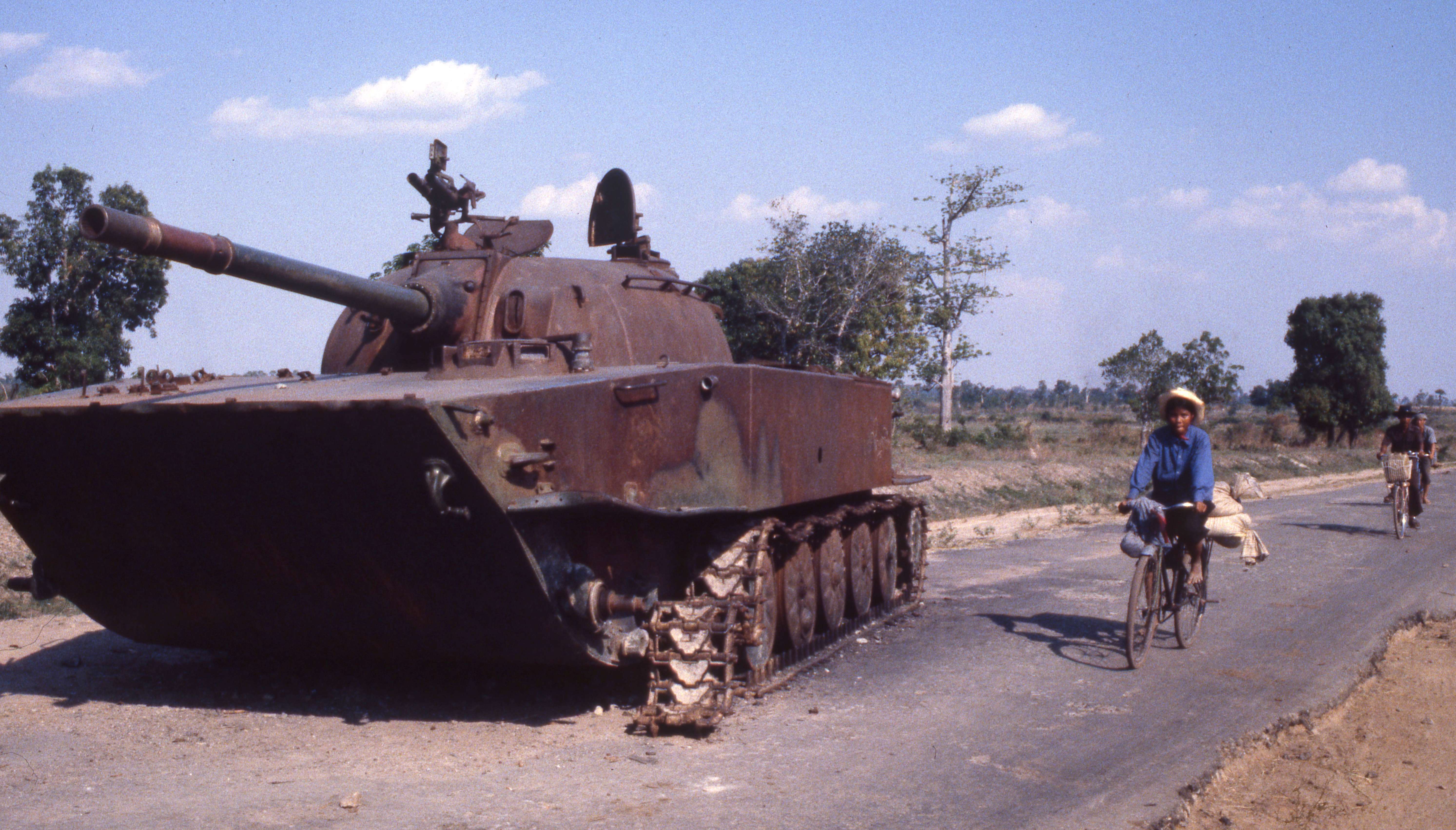 A disabled Vietnamese tank on a road between Battambang City and Phnom Penh in April 1980. Photo John Burgess