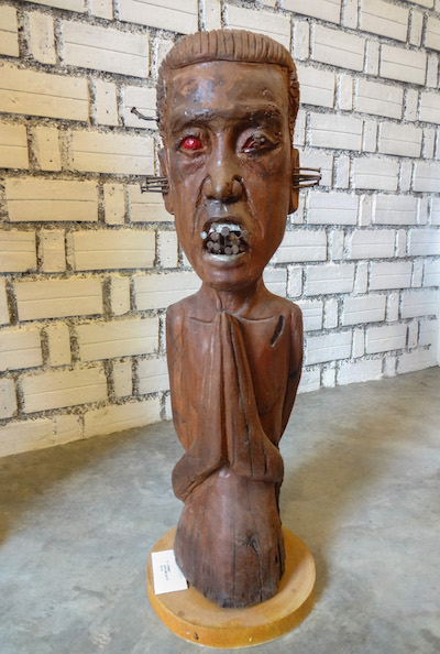 Sculpture entitled Studded Face listening to propaganda by Bor Hak 65 cm. Photo Alain Troulet