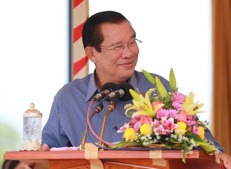 Hun Sen Ramps Up Pitch to Garment Workers for 2018 Vote