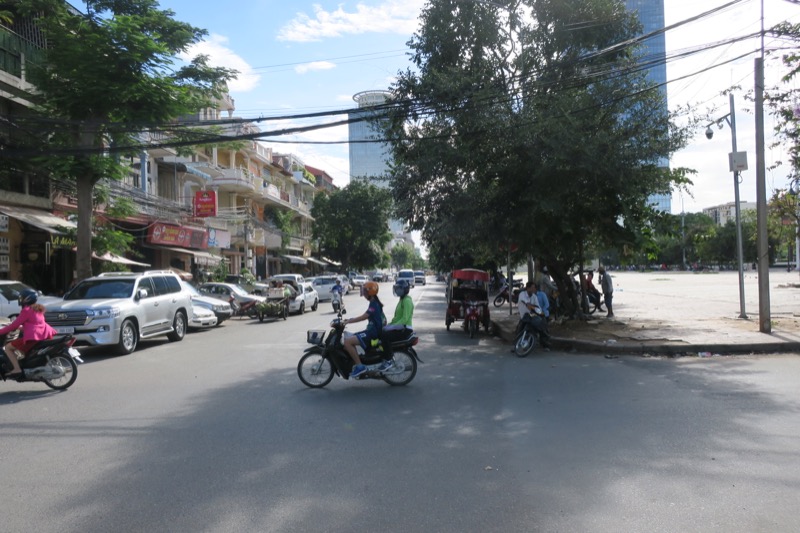 Daun Penh District Park Cleared of Cars, Improving Traffic - The ...