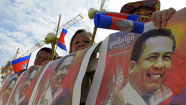 Cambodian Woman Given Year in Prison For Accusing Hun Sen of Kem Ley’s Murder