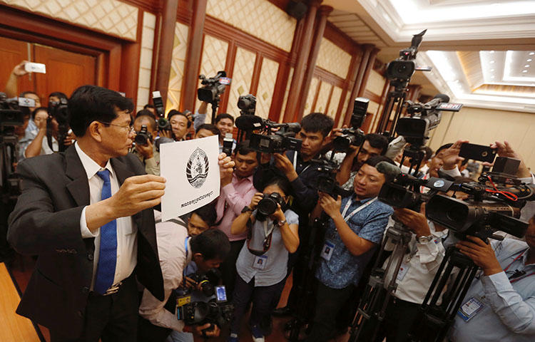 CPJ condemns election news restrictions in Cambodia