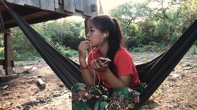 See How Technology is Changing Traditional Teenage Dating in Cambodia