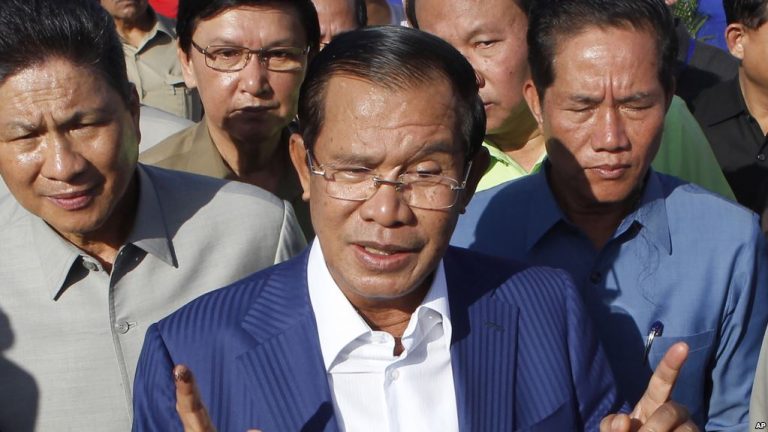 Hun Sen Calls on EU Not to Suspend Cambodia From Trade Scheme
