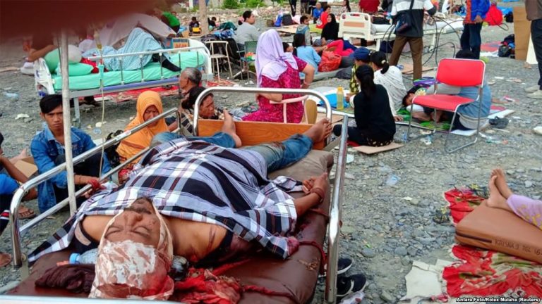 384 Dead, Hundreds Injured in Indonesia Quake-Tsunami