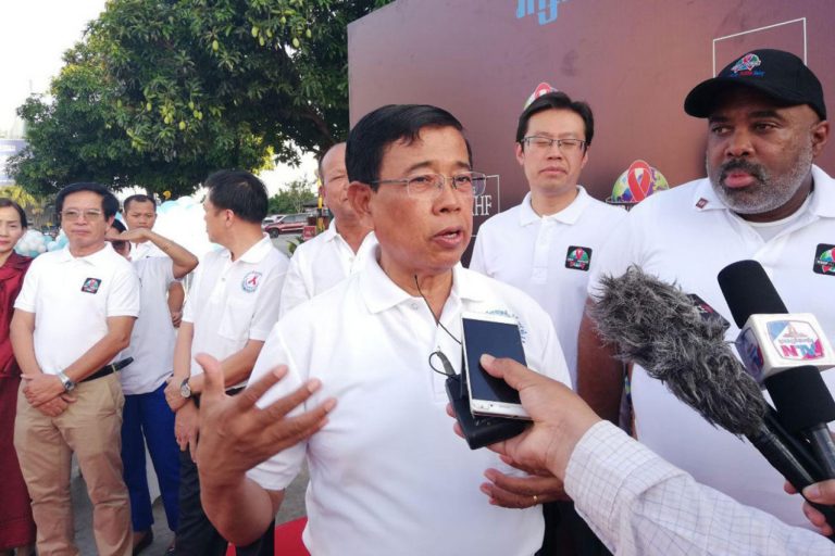 AIDS fight successes praised in Cambodia