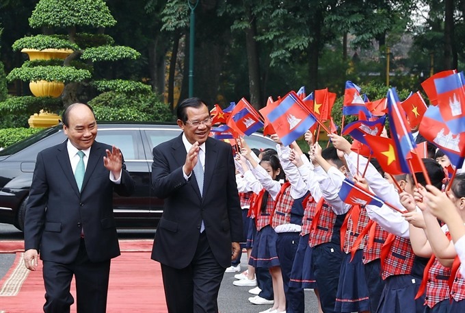 PM Nguyễn Xuân Phúc holds talks with Cambodian counterpart Hun Sen