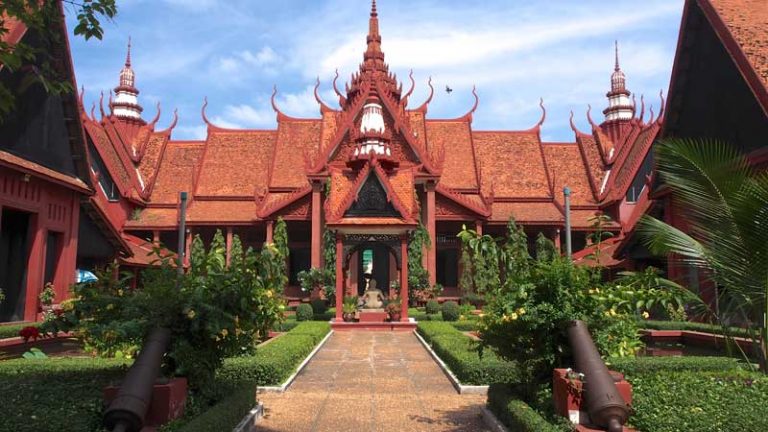 Cambodian minister urges youth to visit museums more