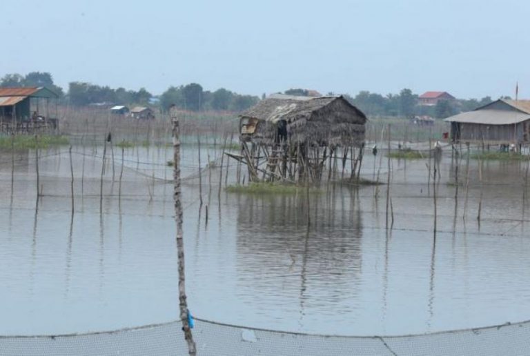 Fish farmers in Cambodia resist as lake is drained