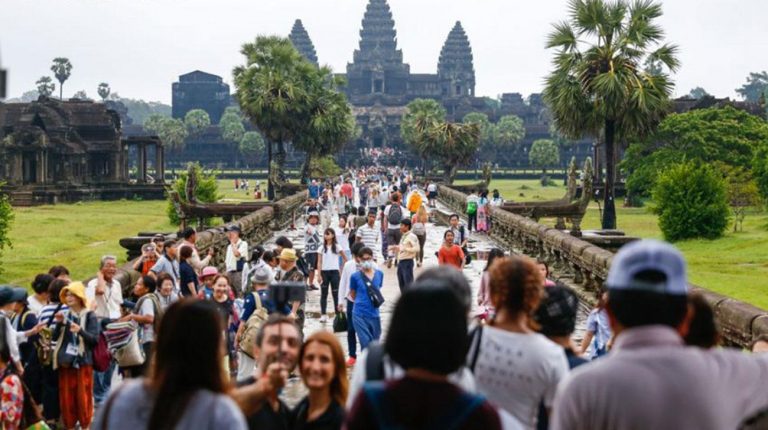 Cambodia warns tourists over use of fake visa websites
