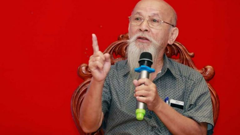 ‘Rainsy deserves pardon and title’