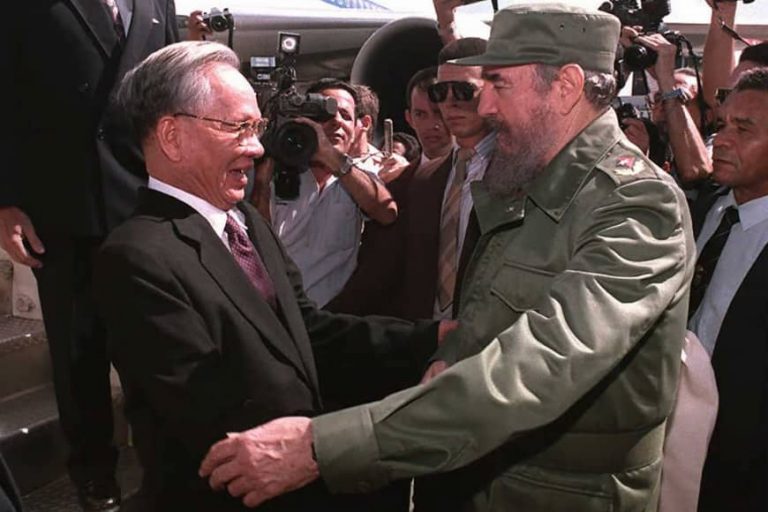 Former Vietnamese president, who led invasion of Cambodia that ousted Khmer Rouge, dies at 99