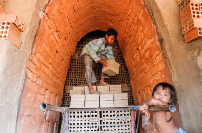 Cambodian government bans child labour in brick kilns