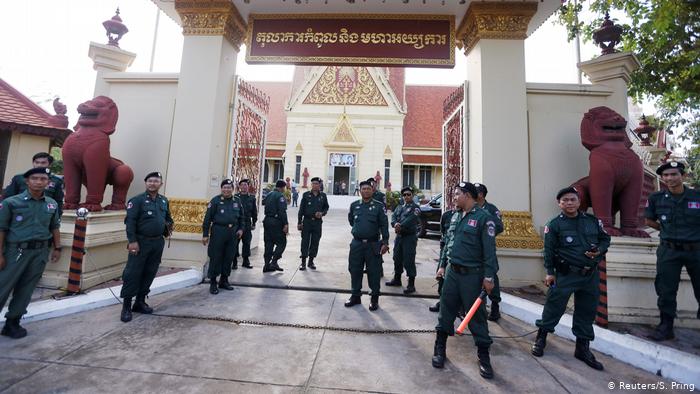 Cambodia cracks down on activists as opposition leader plans return