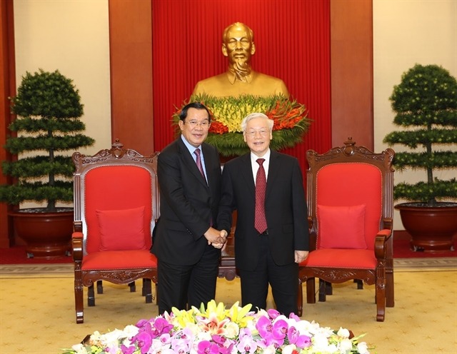 Party leader-President Nguyễn Phú Trọng receives Cambodian leader