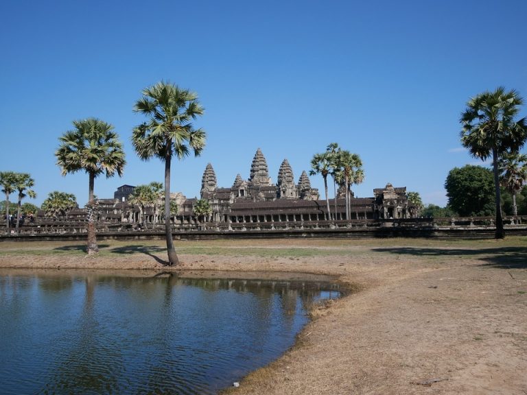 Direct flight links world heritage sites in China, Cambodia