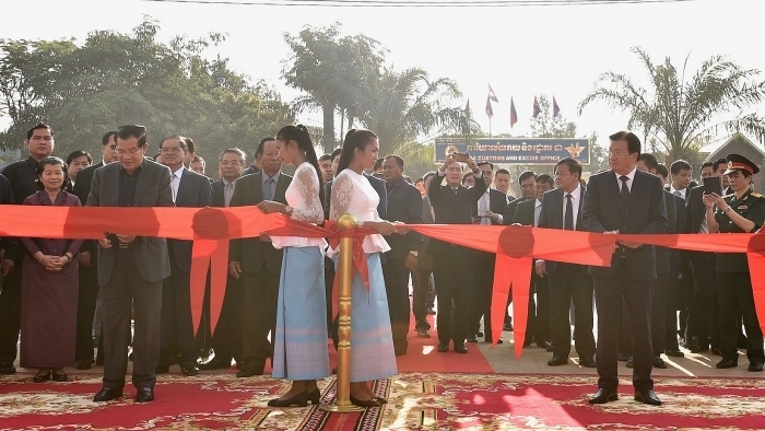Vietnam-funded border market handed over to Cambodia