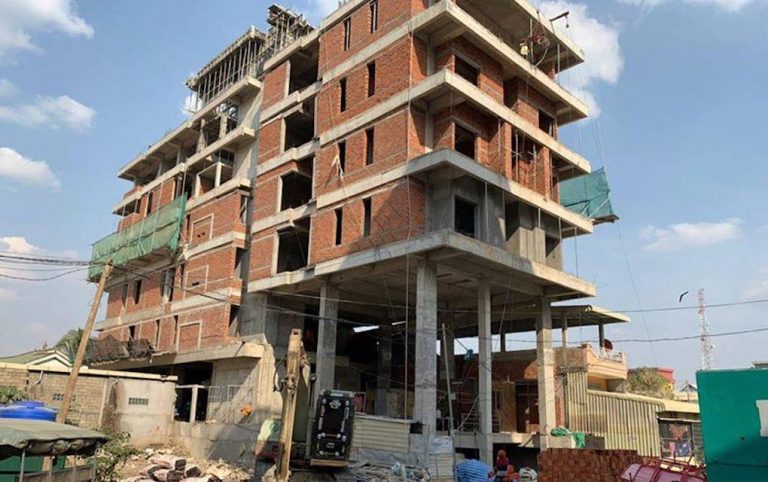 Authorities Halt Construction at 50 Sites in Banteay Meanchey