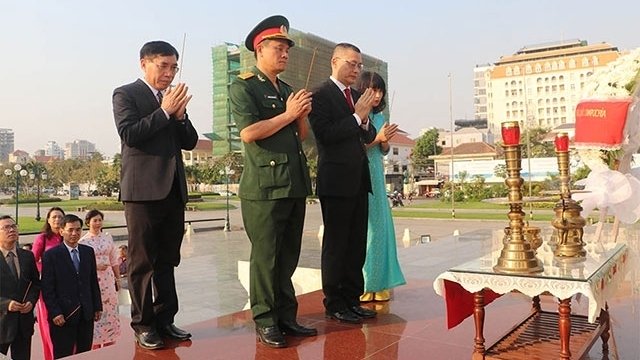 Overseas Vietnamese in Cambodia hold meaningful activities ahead of Tet