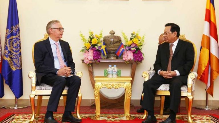 Swedish ambassador met with Cambodian labour minister