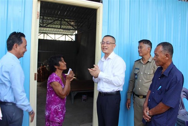 Vietnamese-Cambodians receive new houses after blaze last year